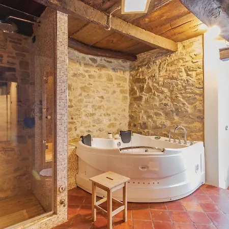 Two-bedroom In Montepetriolo -pg- * Monte Petriolo